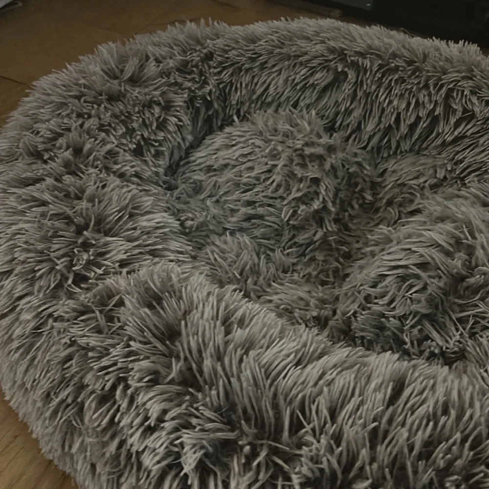 Fluffy dog bed, great condition